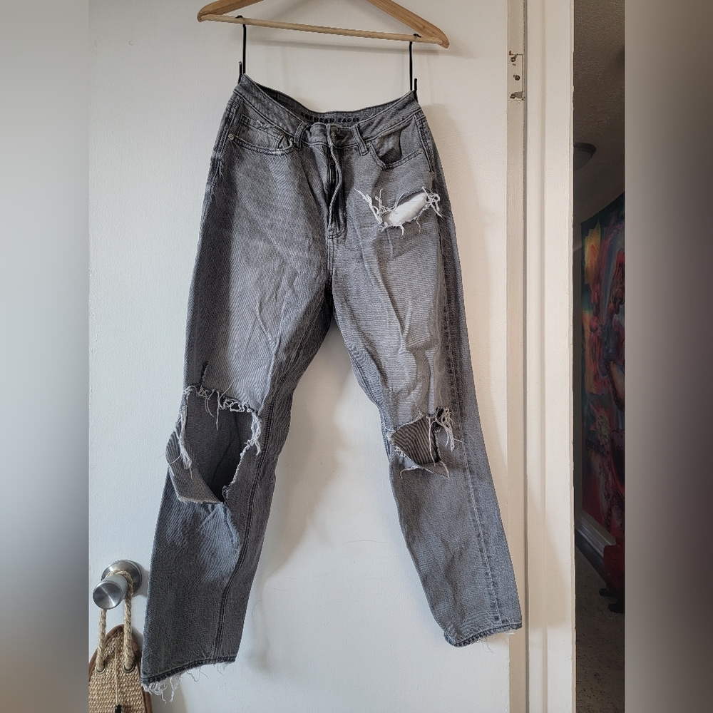 Distressed Straight Leg Jeans